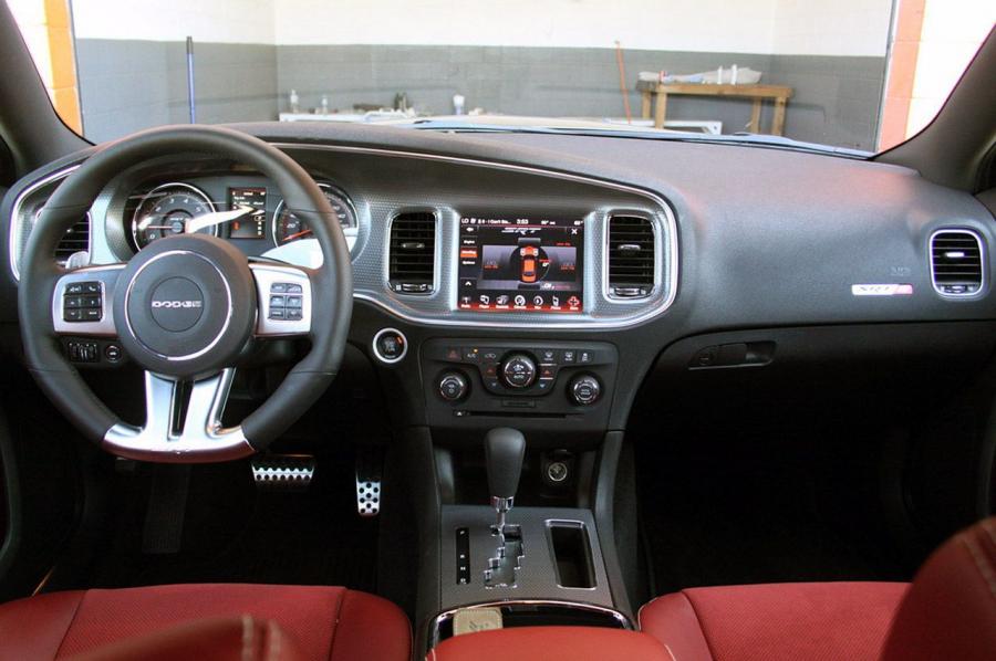  Dodge Charger SRT8 2012 года  (фото 38 из 60)